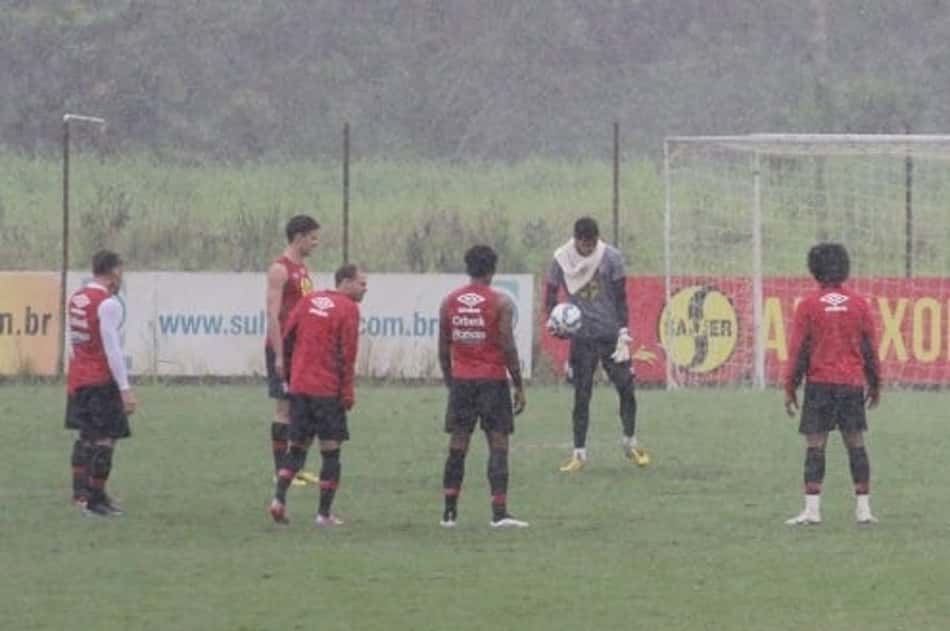 Sob fortes chuvas, Joinville se prepara para duelo com o Santos