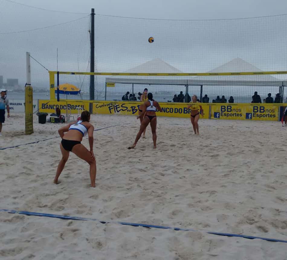 Dia chuvoso no Rio de Janeiro foi o cenário para os jogos deste sábado (Foto: Divulgação/CBV)