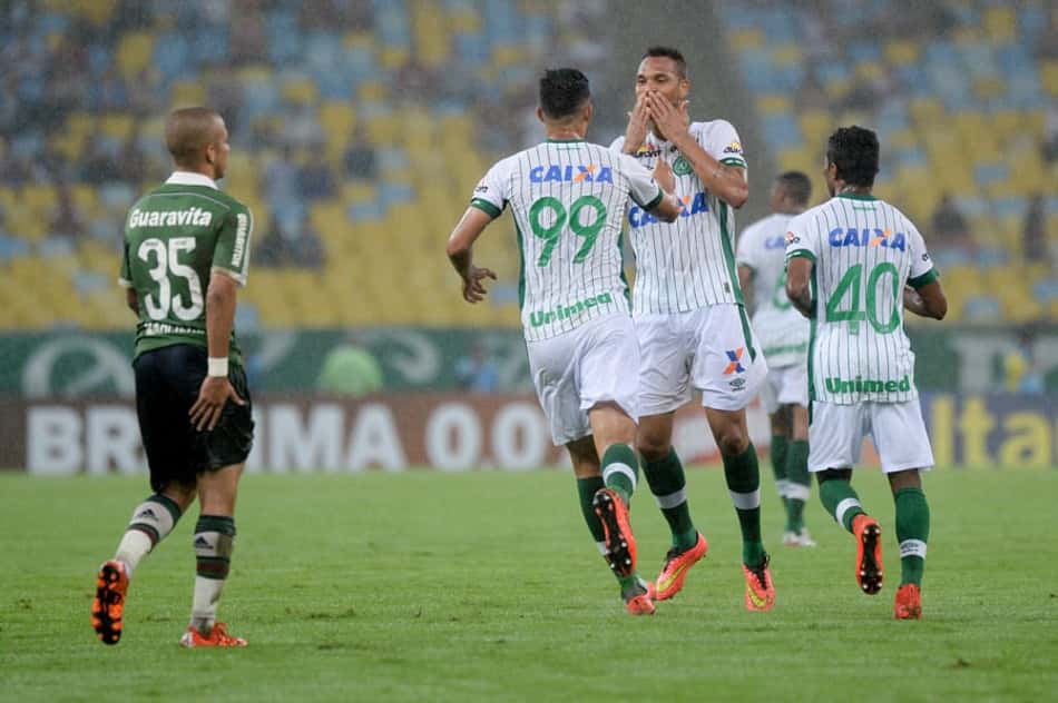 Zagueiro da Chapecoense diz: 'Gostaria muito de jogar no Rio'