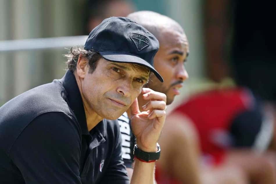No São Paulo, Milton inicia nova fase como interino sem Michel Bastos