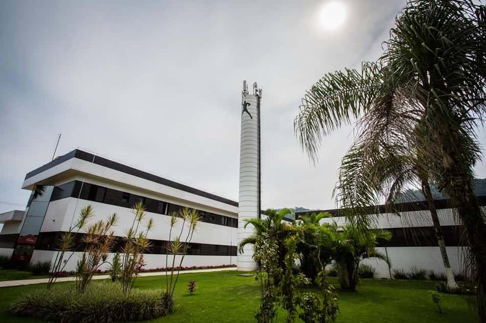 Pelas redes sociais, Santos cutuca Elias e fala em 'santástica estrutura'
