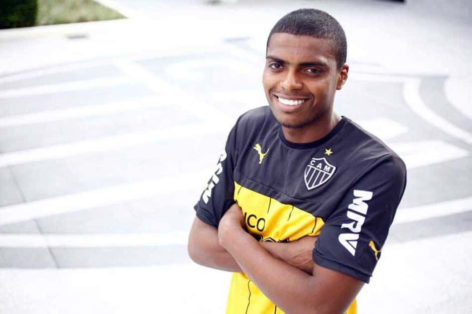 Com possível saída de Godín, Atlético-MG encaminha volta de Jemerson