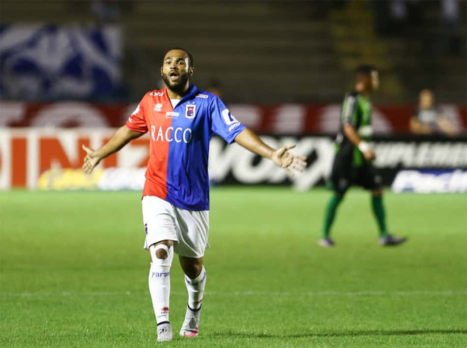 Série B: Paraná vence e 'adia' acesso do América-MG
