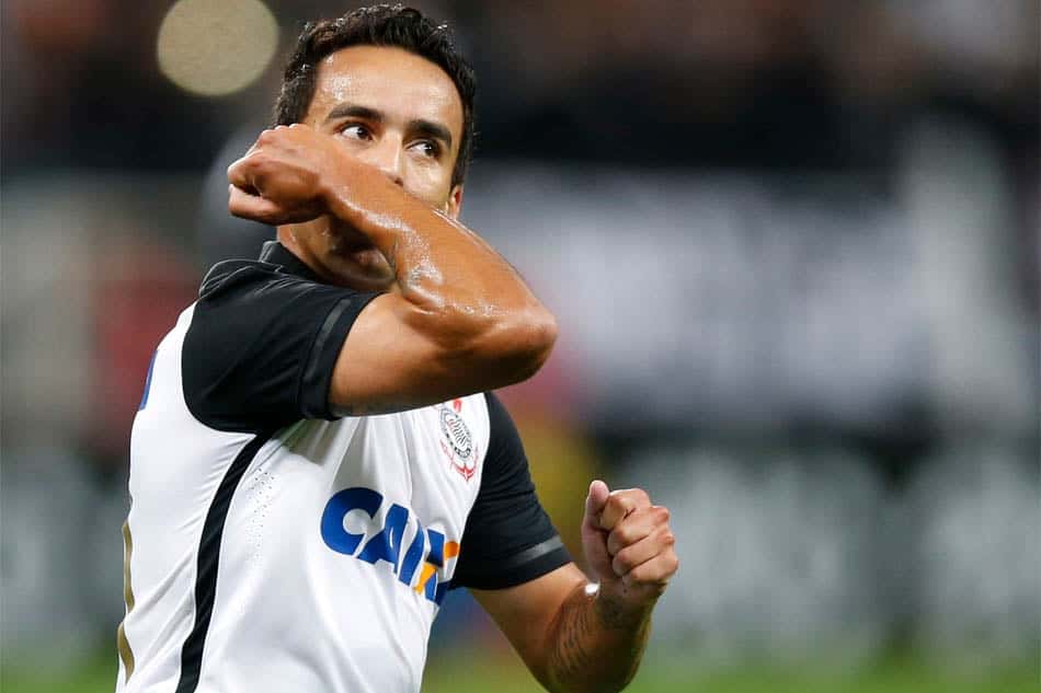 Após precipitação, Jadson rescinde na China e ouvirá oferta do Corinthians
