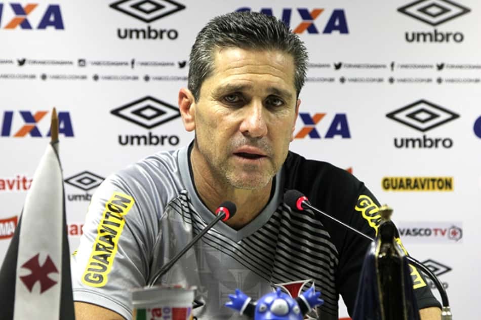 Jorginho rasga elogios a Tite e minimiza 'final' contra o Corinthians