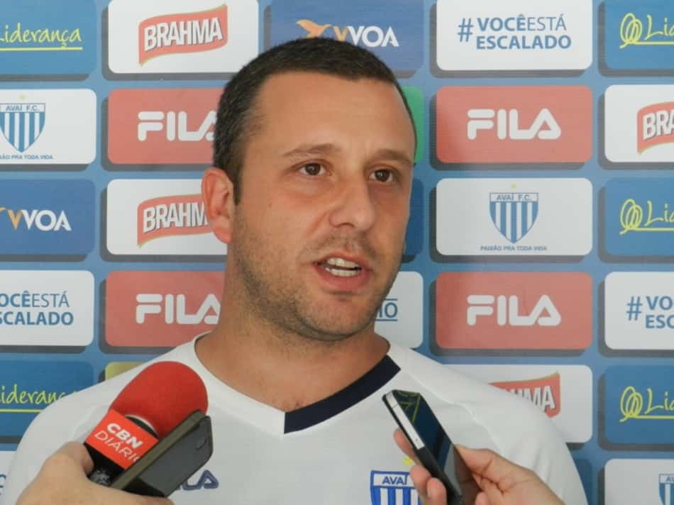 Treinador do Avaí preserva equipe e realiza regenerativo