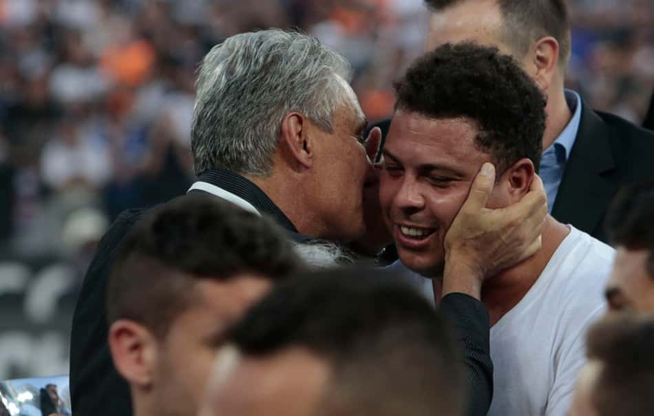 Na festa, Ronaldo se dá méritos por início de mudança no Timão