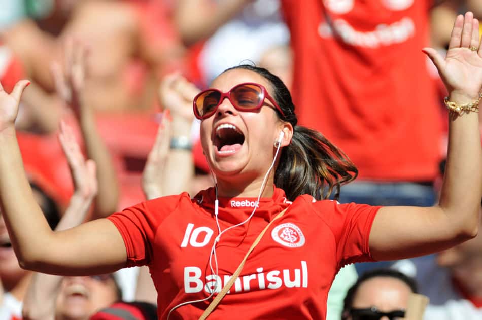 FOTOS – Internacional vence clássico e cola no G4