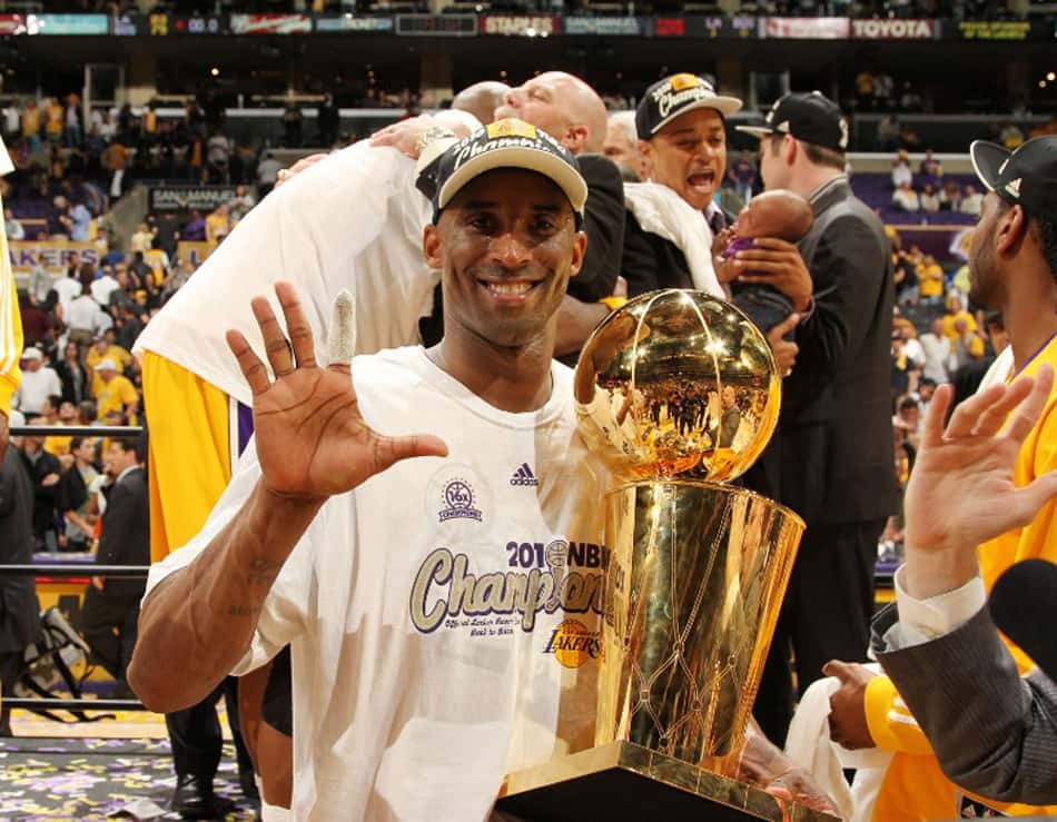 Após 20 temporadas, Kobe Bryant encerra carreira vitoriosa na NBA (Foto: AFP)