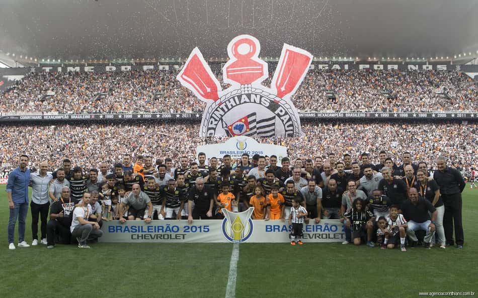 Elenco do Corinthians campeão brasileiro (Foto: Daniel Augusto Jr)