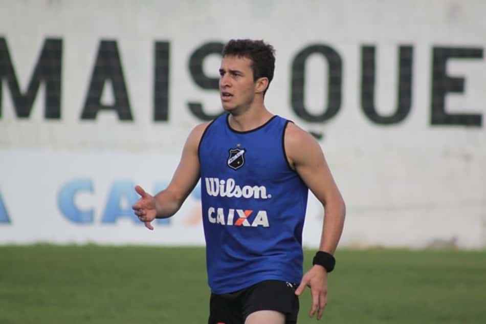Já de olho em 2016, Santos fica perto de acertar com meia Ronaldo Mendes