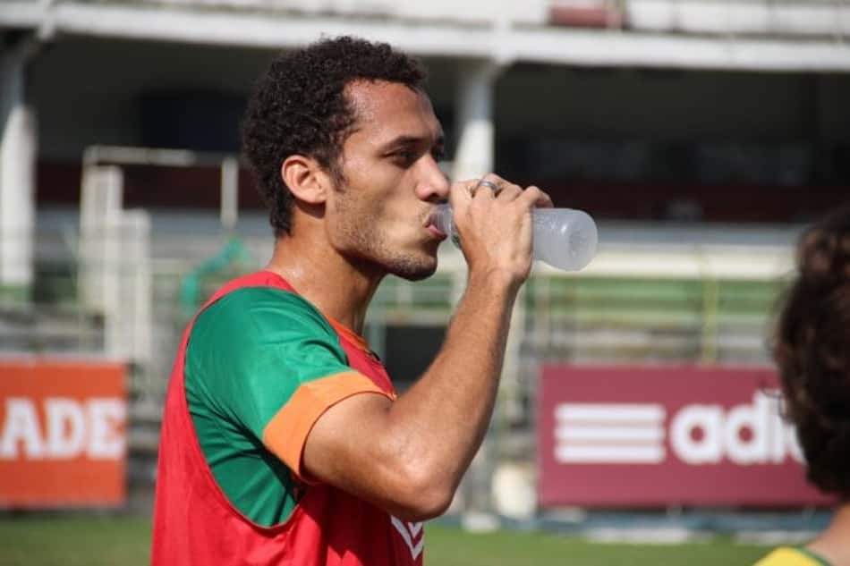 Presidente da Chapecoense revela interesse do Fluminense por Neto