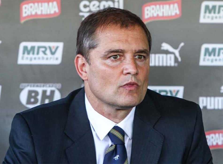 Aguirre elogia Rafael Moura, mas diz que passou vários nomes para o Galo