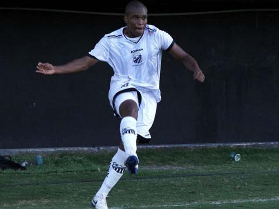 Já com visto para pré-temporada nos EUA, Alan Mineiro assina com Timão