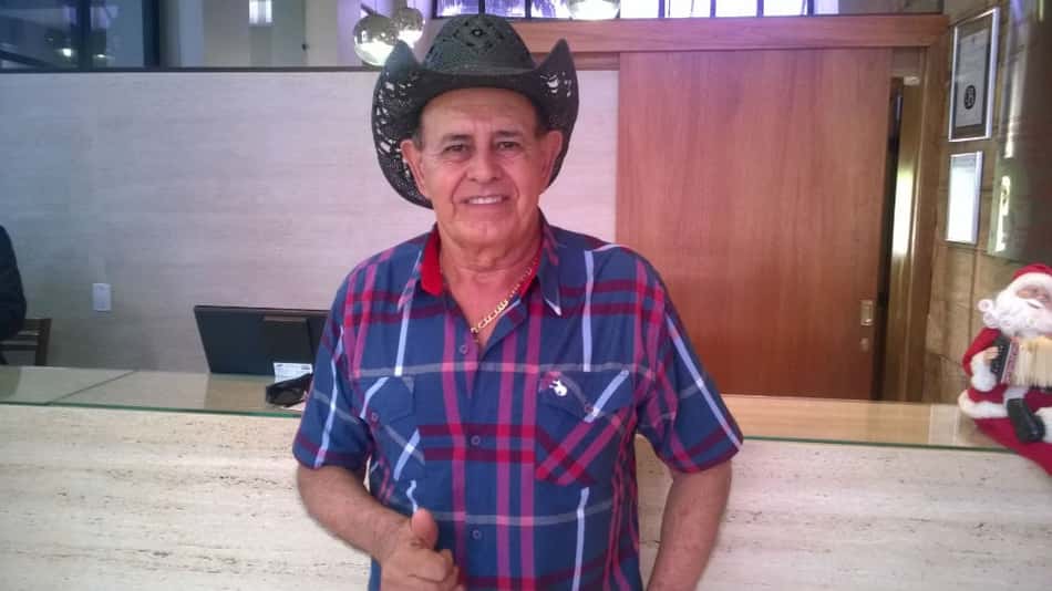 Em adeus sertanejo de Rogério Ceni, São Paulo tenta mostrar que 'enverga, mas não quebra'