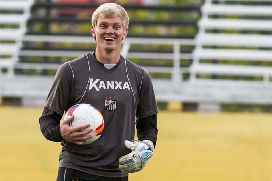 Douglas assina com o Corinthians por três anos, confirma Capivariano