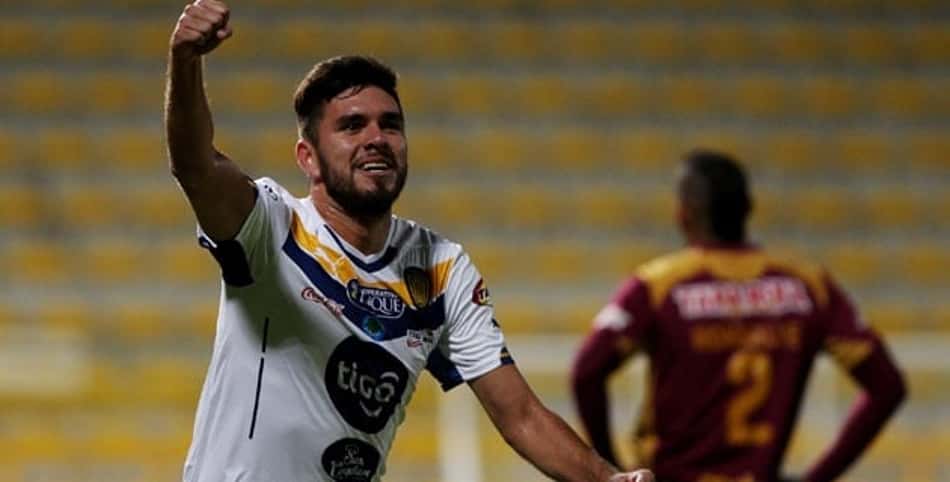 Coritiba aguarda atacante paraguaio nesta segunda-feira