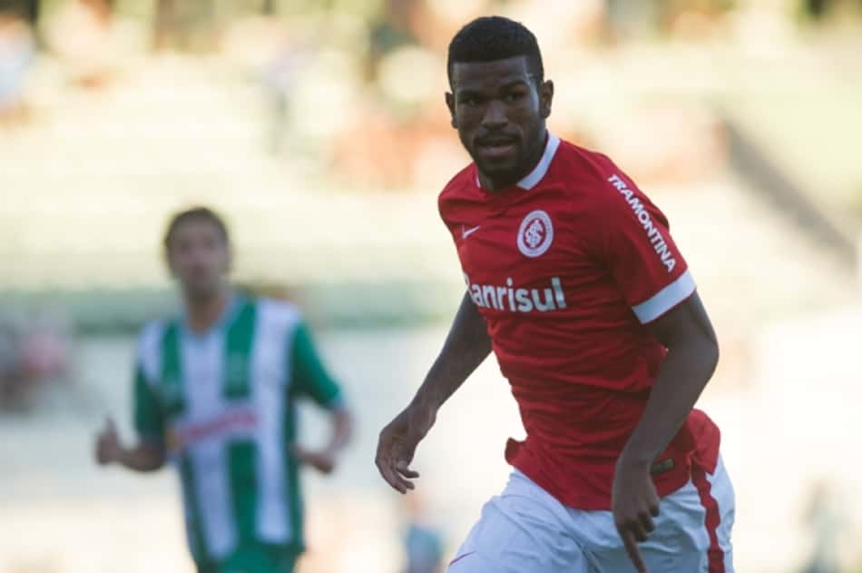 Baixa no Inter! Com dores na coxa esquerda, Géferson não enfrenta Avaí