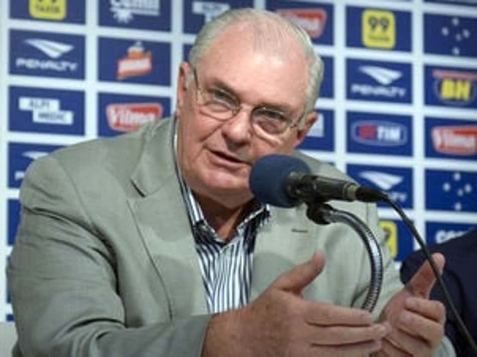 Na mira do Santos, Joel não faz parte dos planos do Cruzeiro, diz Gilvan