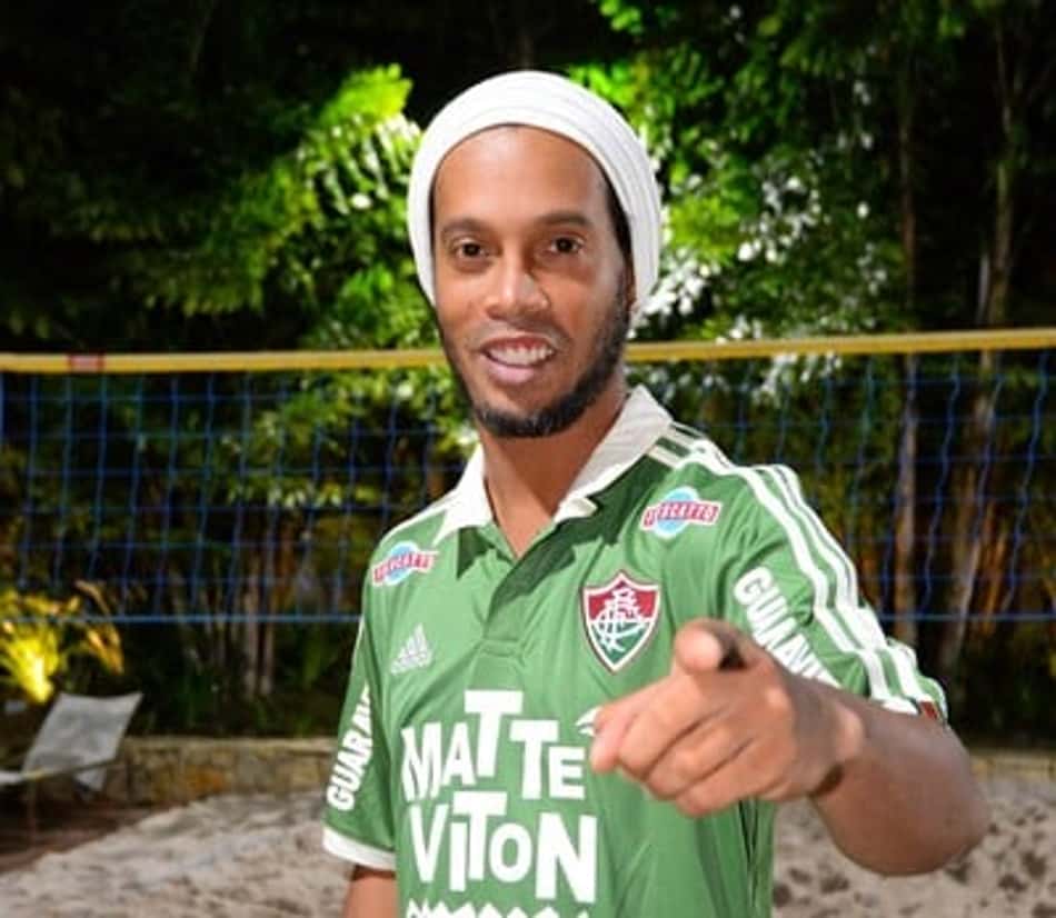 No dia da Mentira, Ronaldinho é anunciado pelo Racing-URU
