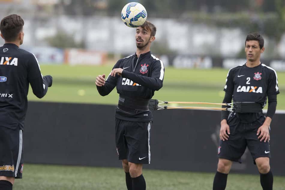 Corinthians paga R$ 300 mil por 10% de direitos e irá manter jovem meia