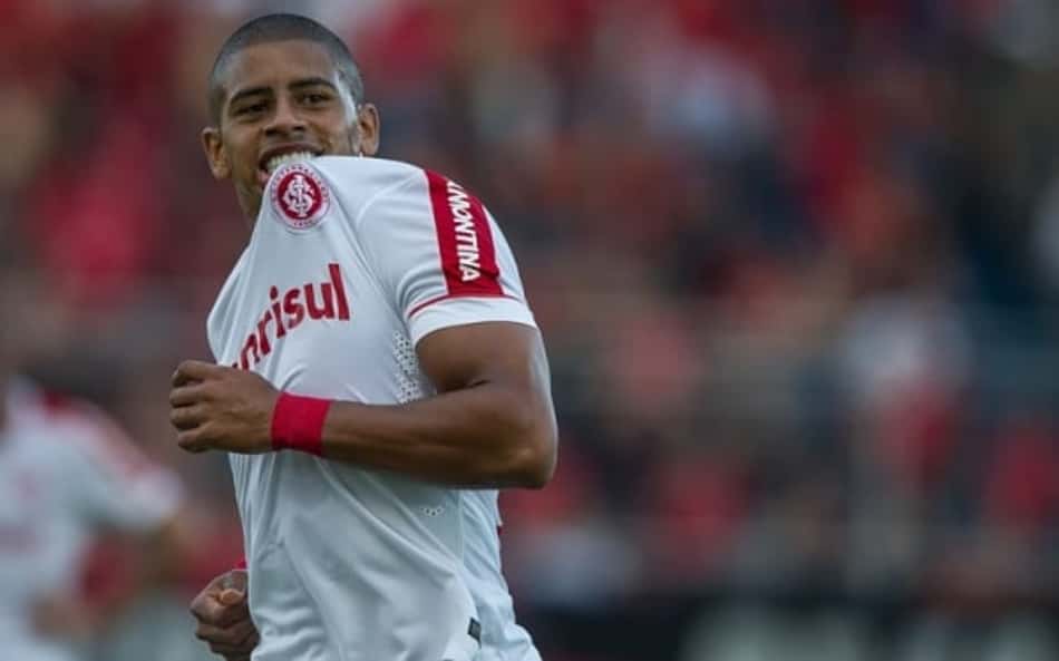 Taiberson não teve muitas chances entre os titulares do Inter em 2015 (Foto: Ricardo Duarte/Internacional)