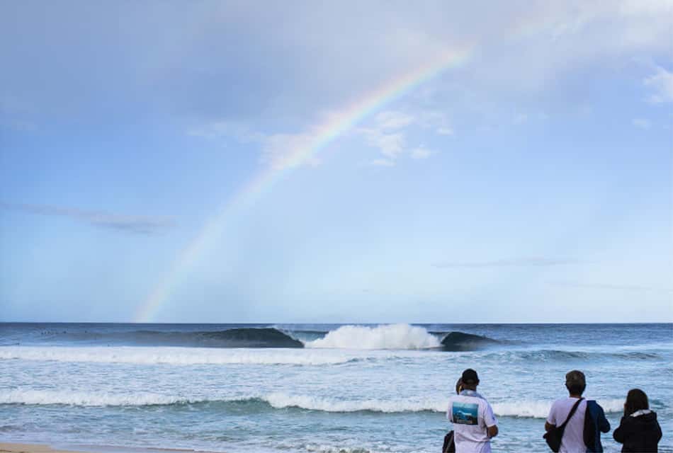 WSL adia terceiro round pelo quarto dia seguido em Pipeline