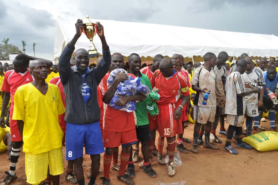 Jogadores comemoram título em torneio da prisão de Luzira Upper, em Uganda