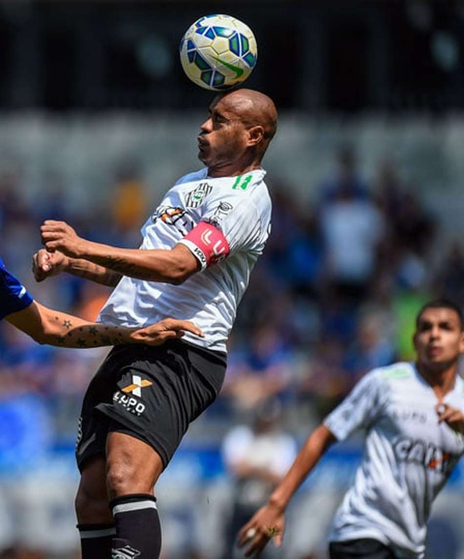 Furacão tenta a contratação de Thiago Heleno