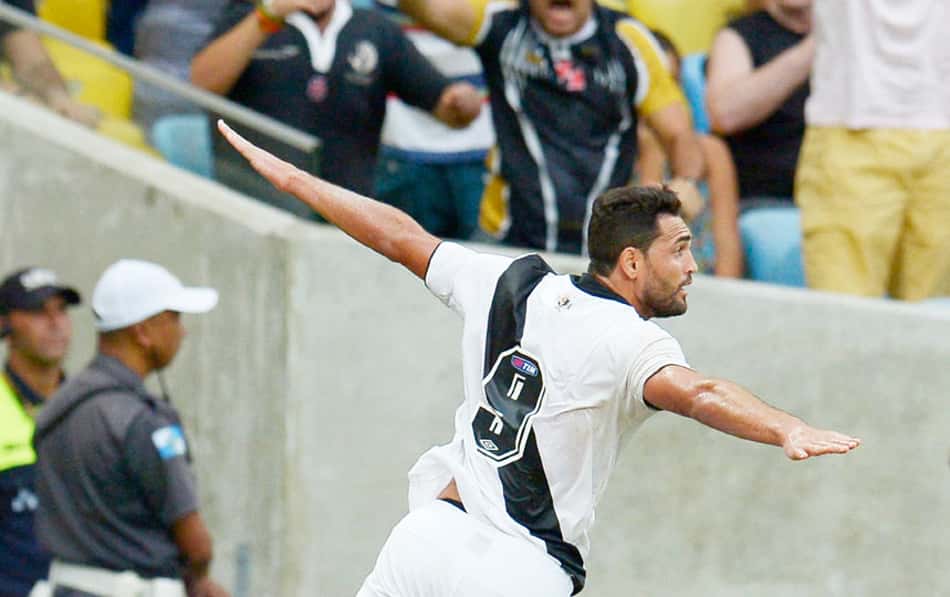 Após Pikachu e Mattos, Vasco busca um camisa 9 para fechar elenco