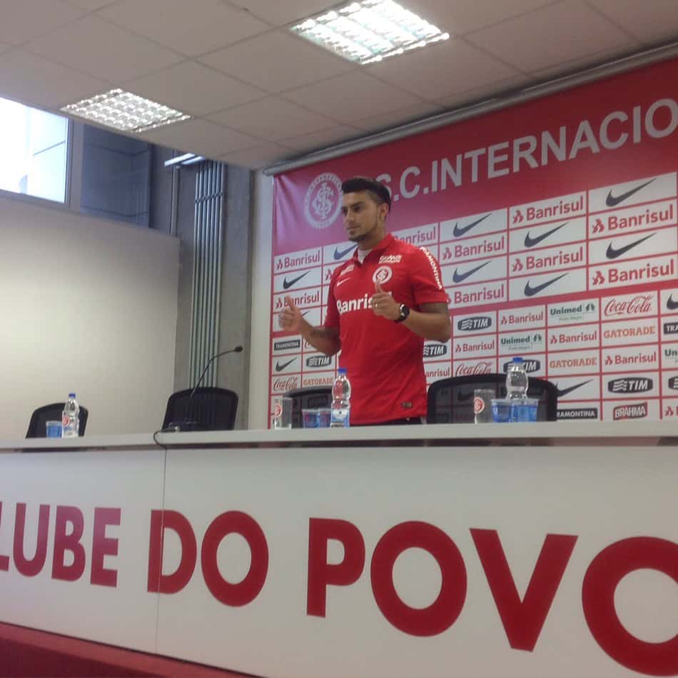 Paulo Magalhães é apresentado e revela conselhos de Aránguiz: 'Um dos motivos de ter vindo para cá'
