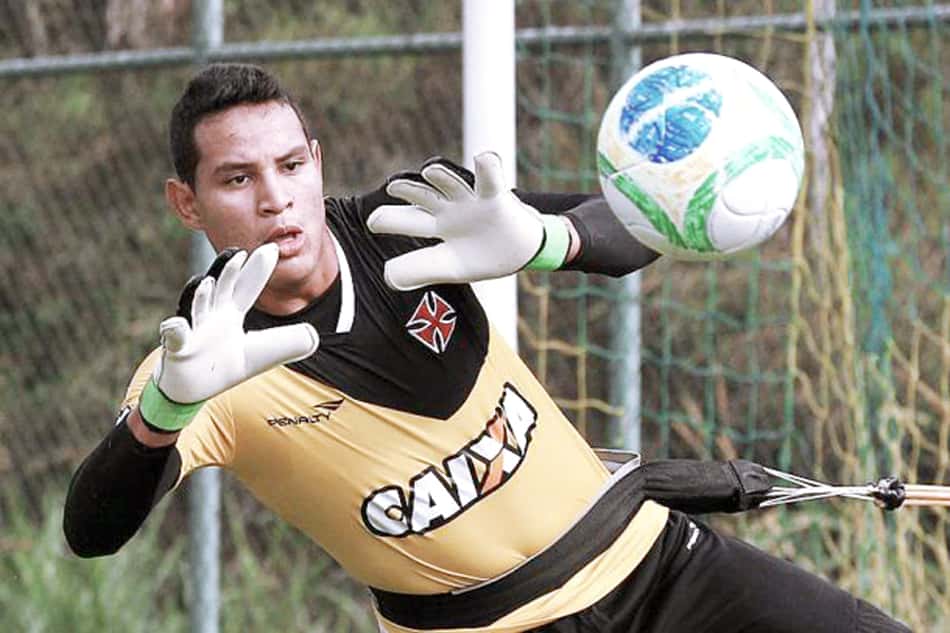 Goleiro do Vasco relata assalto e agressão: 'Quebraram meus dentes'