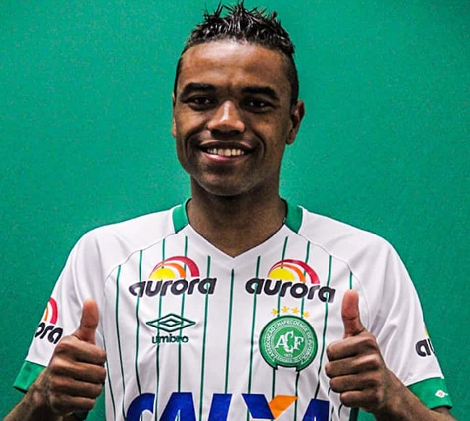 Goiás acerta com meia da Chapecoense, diz site
