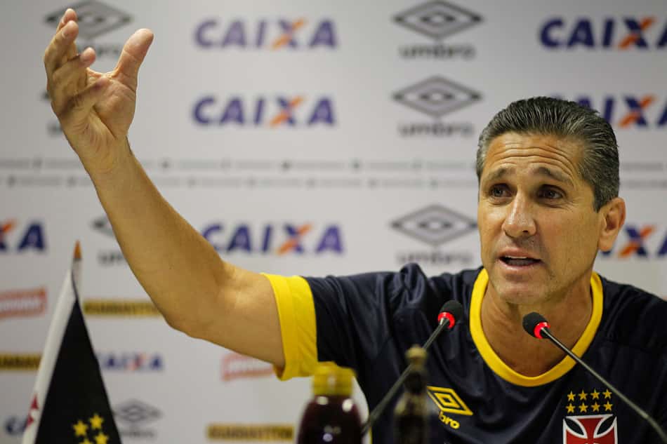 Jorginho no primeiro dia de coletiva do Vasco em 2016
