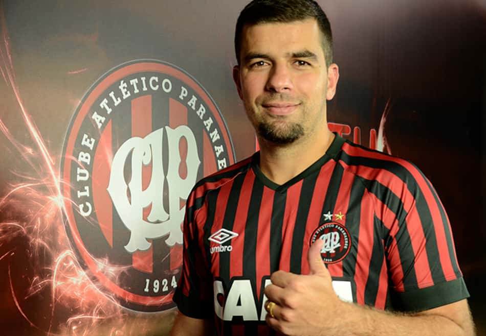 André Lima ficará em forma, diz diretor de futebol do Atlético-PR