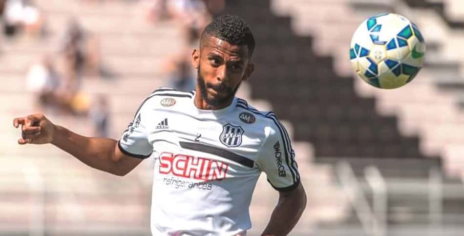 Santos faz oferta por zagueiro, mas dívida com a Ponte atrapalha