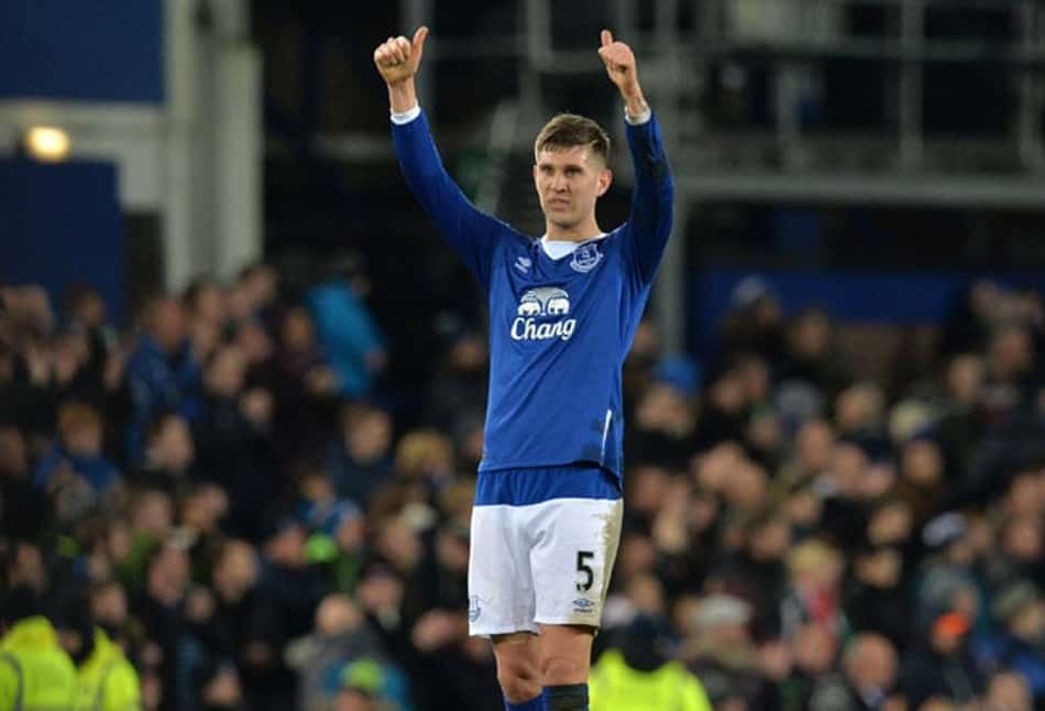 Chelsea e Barcelona podem travar duelo por jovem zagueiro do Everton