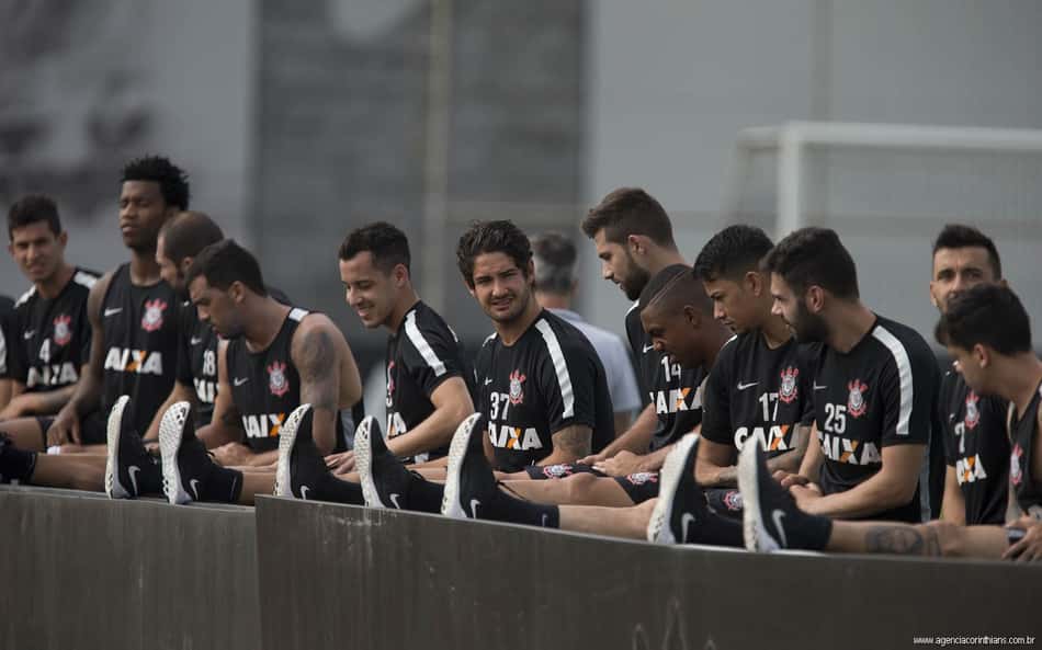 Com Pato e trio que pode sair, Timão faz treinos físicos em dois períodos