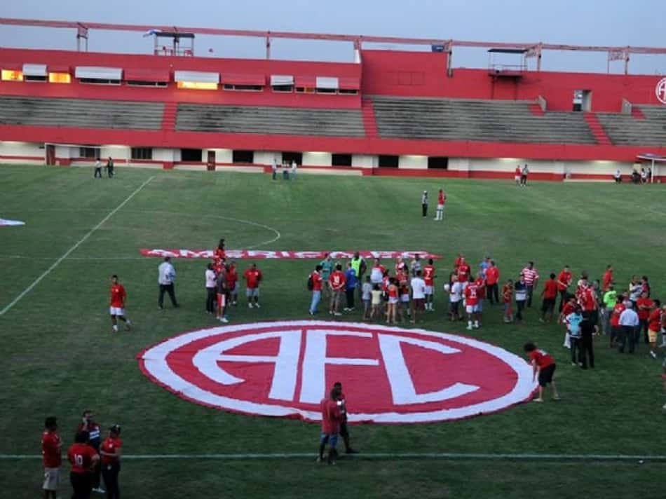 Giulite Coutinho pode ser a casa do Fla no Estadual (Foto: Sandro Vox/America Rio)