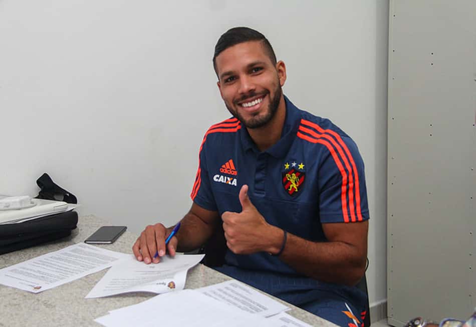 Zagueiro colombiano assina com o Sport por três anos