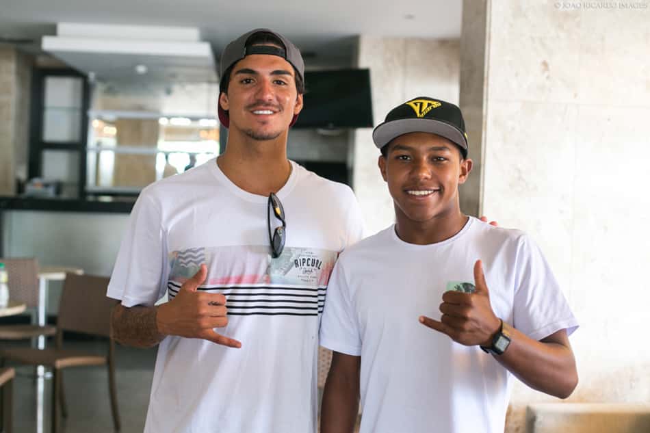Campeão júnior de bodyboard realiza sonho e conhece Gabriel Medina