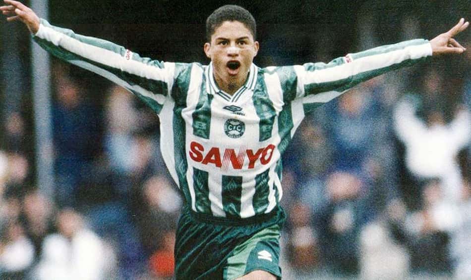 Alex fez 1ª passagem no Coritiba entre 1995 e 1997. Voltou ao Coxa em 2013, encerrando a carreira no clube, em 2014