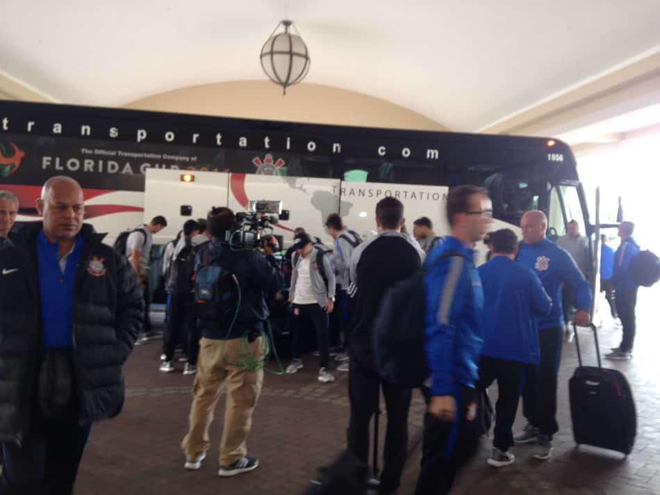 Após raio atingir avião, Corinthians chega aos EUA para a Florida Cup