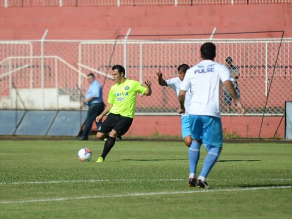 Kléber projeta ano 'diferente' com a camisa do Coritiba