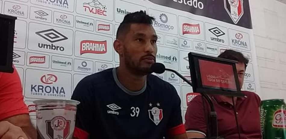 Zagueiro do Joinville espera que time comece reação contra a Chapecoense