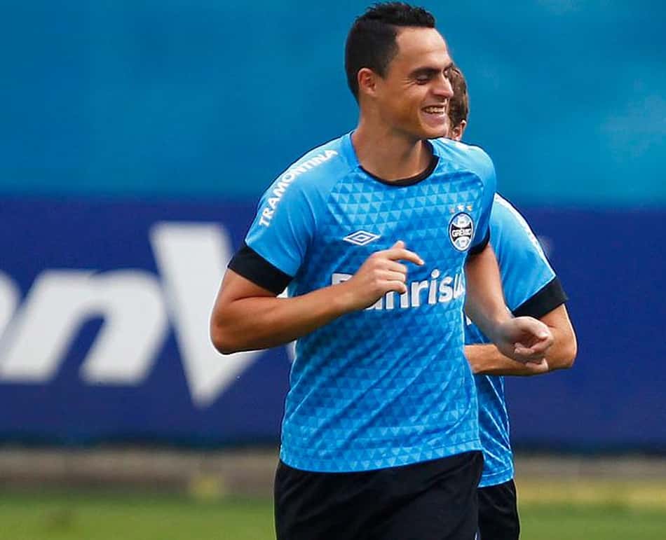 Sondado por clubes das séries A e B, Vitinho aguarda Grêmio para renovar