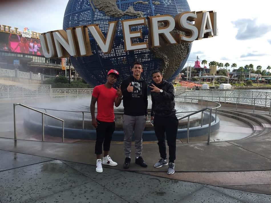 Marciel, Malcom e Guilherme Arana, no parque Universal, em Orlando (Foto: Reprodução)