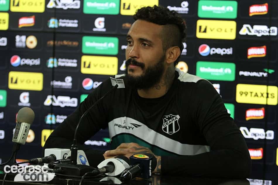 Estreante contra o Fla, Douglas exalta vitória do Ceará nos pênaltis
