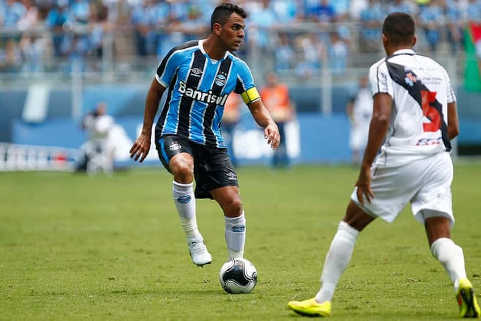 Com dores no joelho, Maicon deve ser desfalque do Grêmio na Libertadores