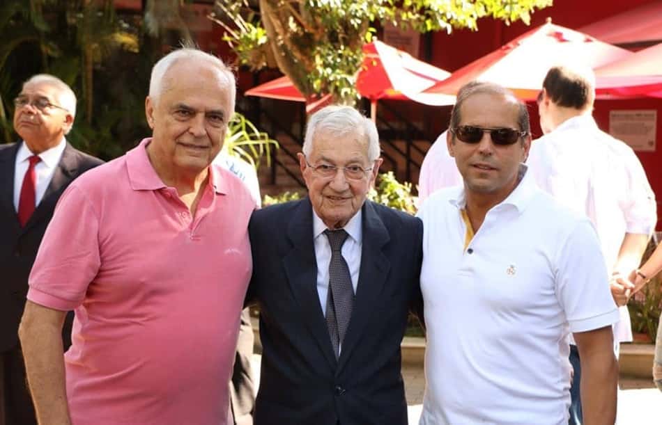 Vice-presidente do São Paulo entrega cargo, mas clube volta atrás